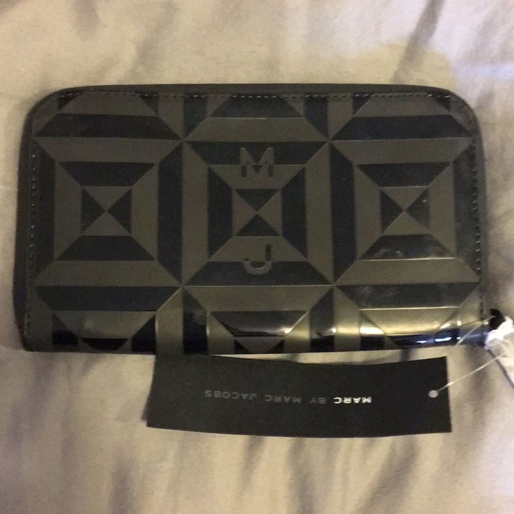 NWT Marc by Marc Jacobs zip black wallet